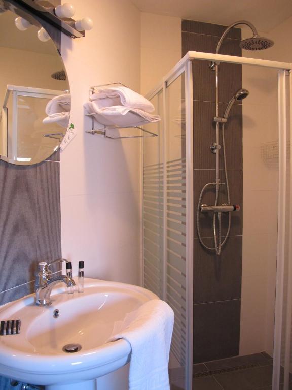 A Fleur De Couette Hotel Auvelais Quarto foto